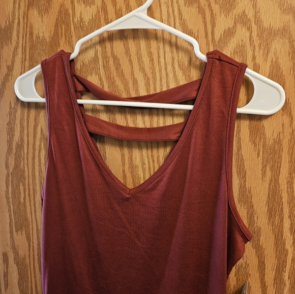 New size medium woman's summer top - Picture 2 of 6